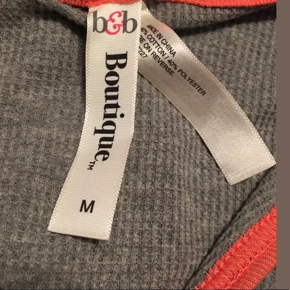 "Living That Boss Life” Hooded Gray Top Size M - Picture 5 of 5